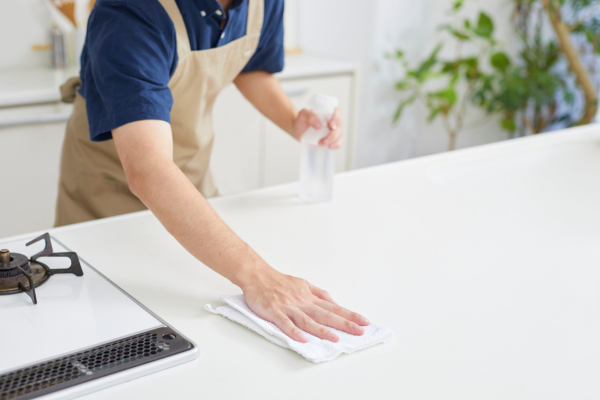 5 Truques Infalíveis para Tirar Gordura da Cozinha com Facilidade
